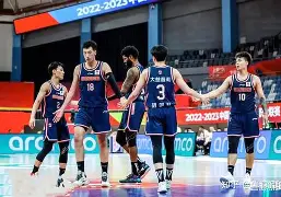张琳芃亮鞋钉飞踹戴维斯 张琳芃亮鞋钉飞踹戴维斯